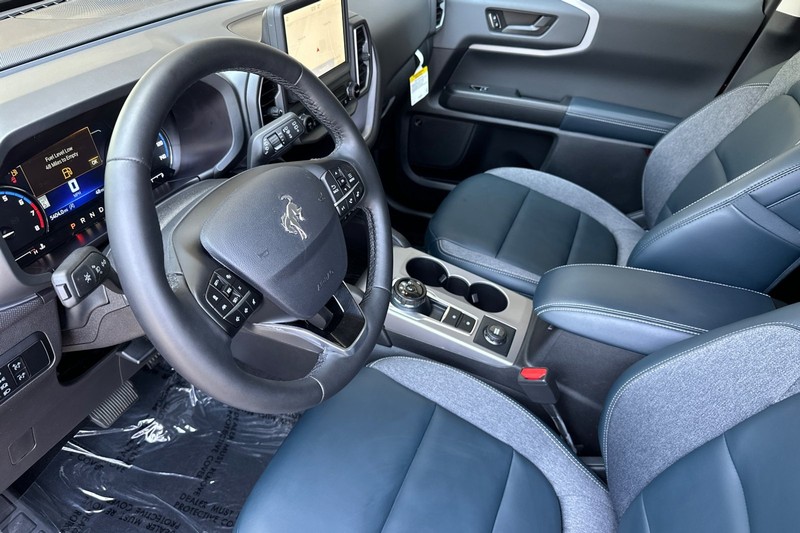 Ford Bronco Sport Vehicle Full-screen Gallery Image 10