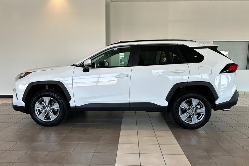 Toyota RAV4 Vehicle Full-screen Gallery Image 07