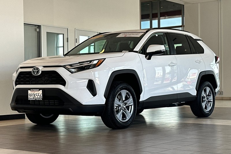 Toyota RAV4 Vehicle Full-screen Gallery Image 08