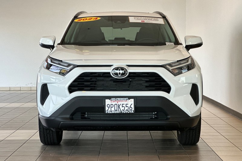 Toyota RAV4 Vehicle Full-screen Gallery Image 09