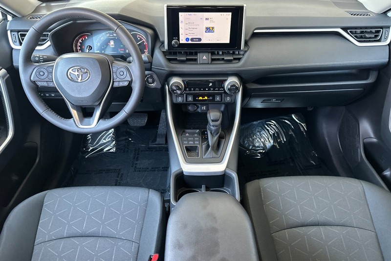 Toyota RAV4 Vehicle Full-screen Gallery Image 13