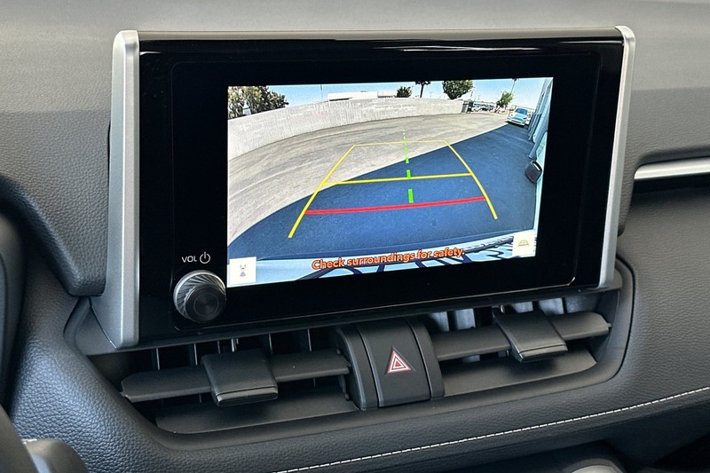 Toyota RAV4 Vehicle Full-screen Gallery Image 19
