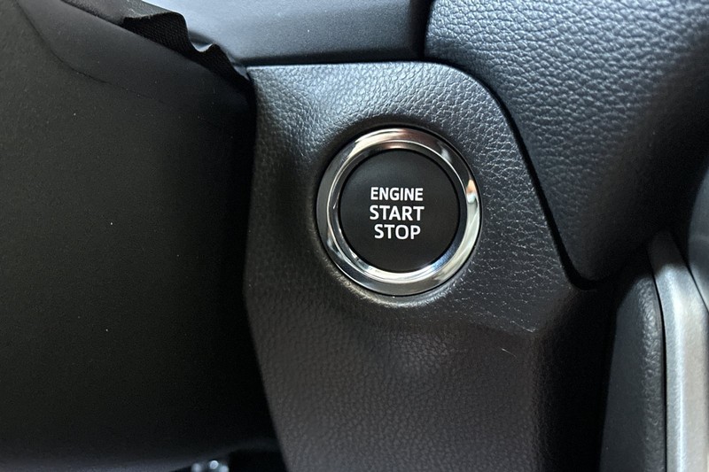 Toyota RAV4 Vehicle Full-screen Gallery Image 22