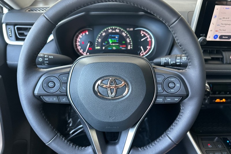 Toyota RAV4 Vehicle Full-screen Gallery Image 23