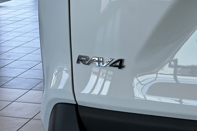 Toyota RAV4 Vehicle Full-screen Gallery Image 27