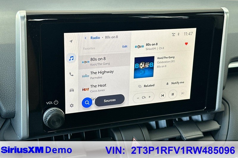Toyota RAV4 Vehicle Full-screen Gallery Image 28