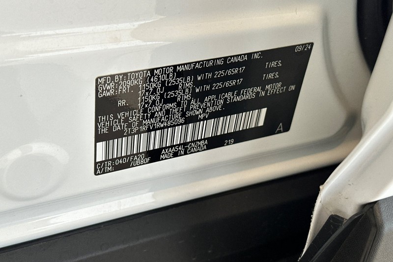 Toyota RAV4 Vehicle Full-screen Gallery Image 29