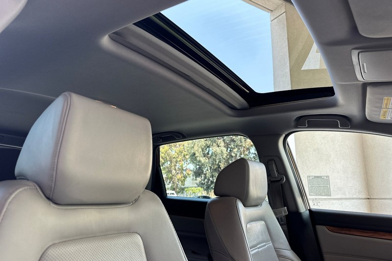 Honda CR-V Vehicle Full-screen Gallery Image 17