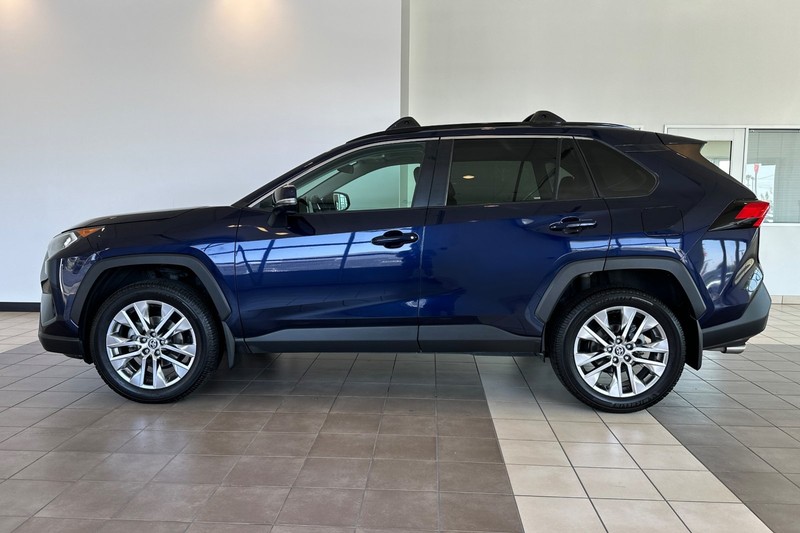 Toyota RAV4 Vehicle Full-screen Gallery Image 07