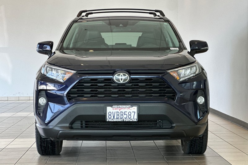 Toyota RAV4 Vehicle Full-screen Gallery Image 09