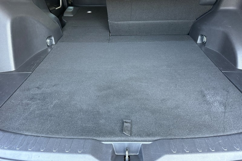 Toyota RAV4 Vehicle Full-screen Gallery Image 15