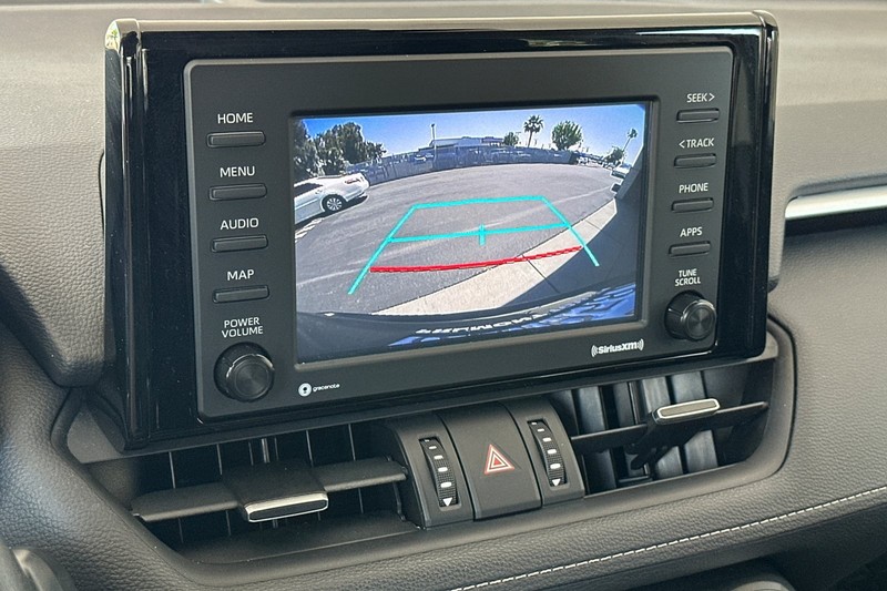 Toyota RAV4 Vehicle Full-screen Gallery Image 19