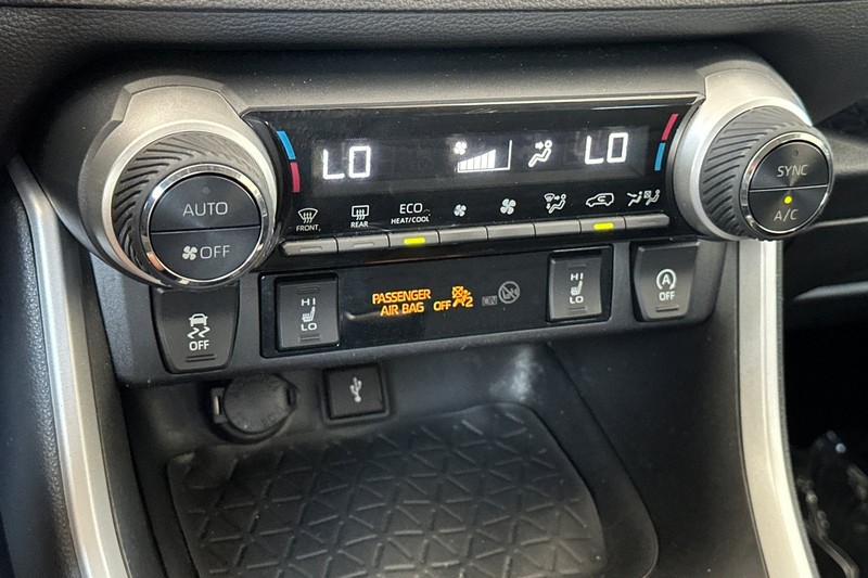 Toyota RAV4 Vehicle Full-screen Gallery Image 20