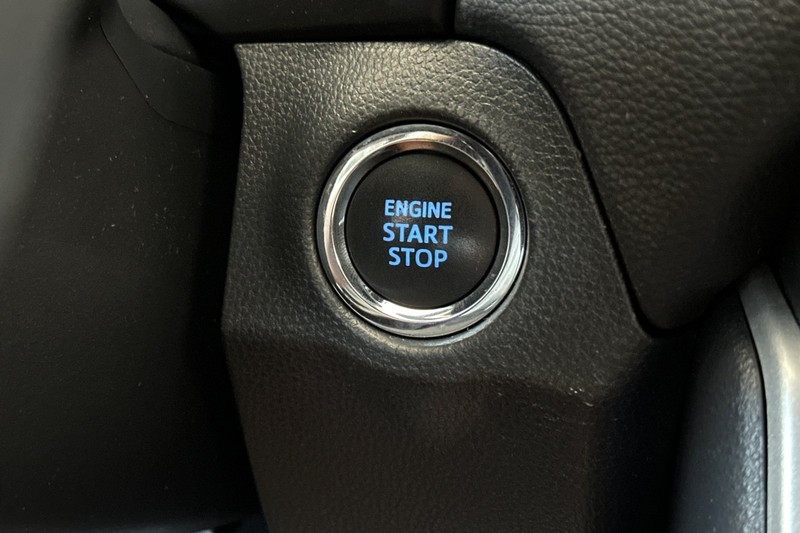 Toyota RAV4 Vehicle Full-screen Gallery Image 22