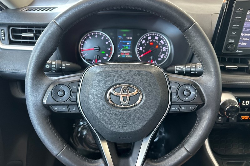 Toyota RAV4 Vehicle Full-screen Gallery Image 23