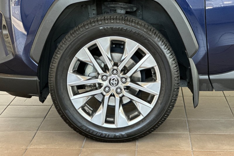 Toyota RAV4 Vehicle Full-screen Gallery Image 26