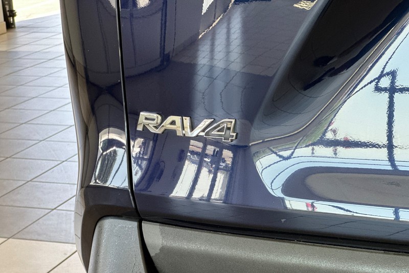 Toyota RAV4 Vehicle Full-screen Gallery Image 27