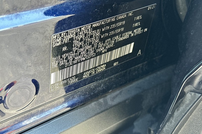 Toyota RAV4 Vehicle Full-screen Gallery Image 28