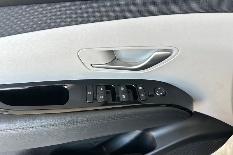 Hyundai Tucson Vehicle Full-screen Gallery Image 11