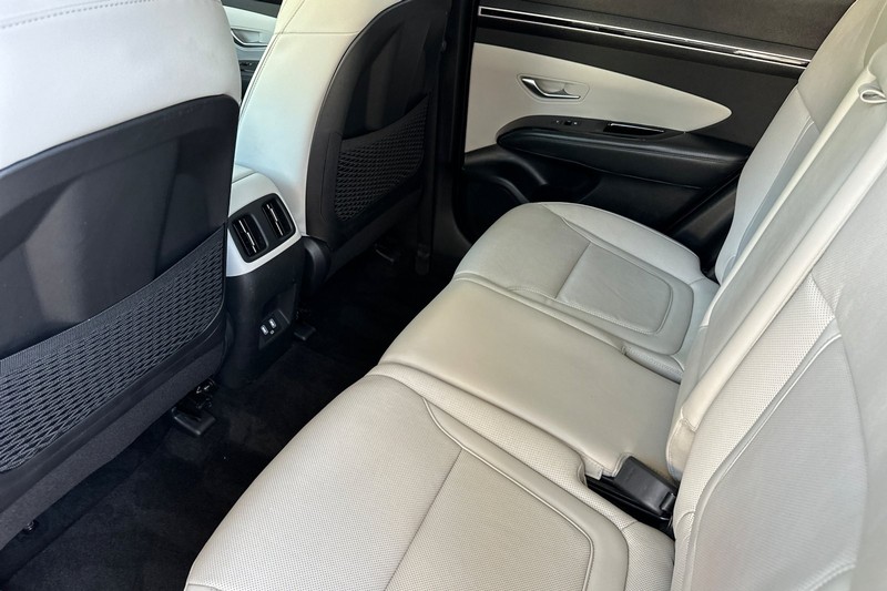 Hyundai Tucson Vehicle Full-screen Gallery Image 12