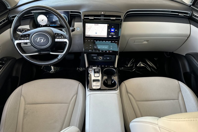 Hyundai Tucson Vehicle Full-screen Gallery Image 13