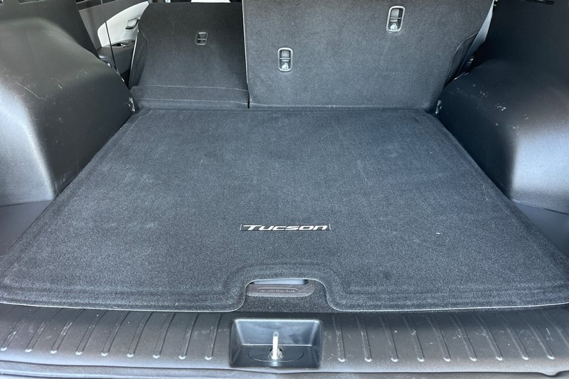 Hyundai Tucson Vehicle Full-screen Gallery Image 15