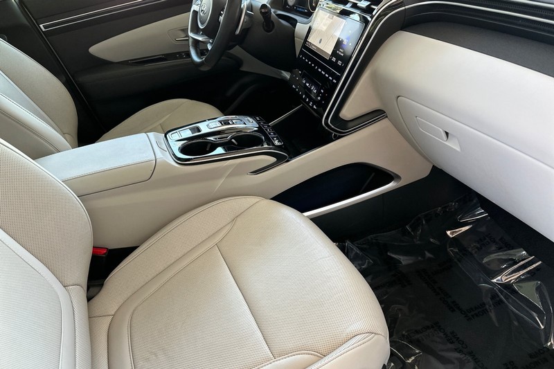 Hyundai Tucson Vehicle Full-screen Gallery Image 16