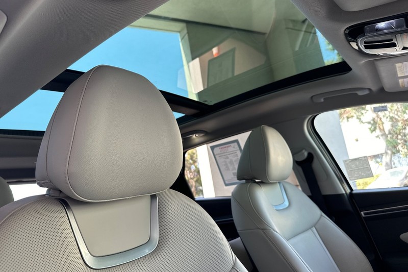 Hyundai Tucson Vehicle Full-screen Gallery Image 17