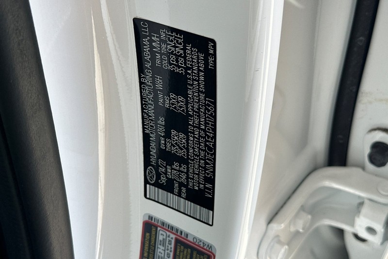 Hyundai Tucson Vehicle Full-screen Gallery Image 29
