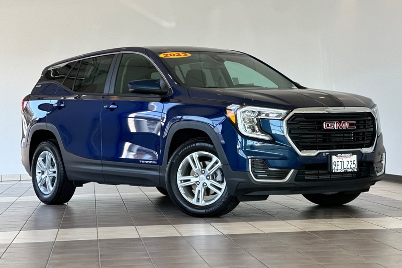 GMC Terrain Vehicle Full-screen Gallery Image 02
