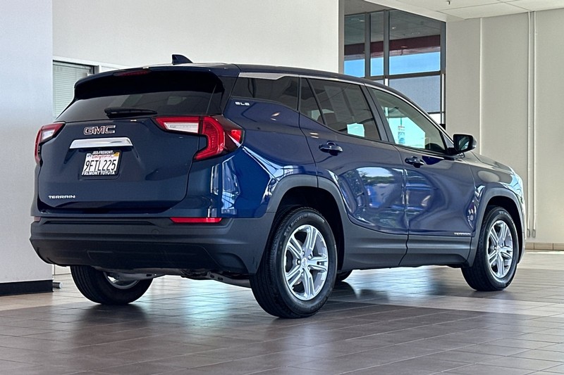 GMC Terrain Vehicle Full-screen Gallery Image 04