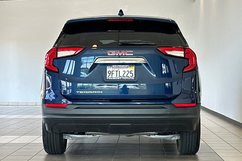 GMC Terrain Vehicle Full-screen Gallery Image 05