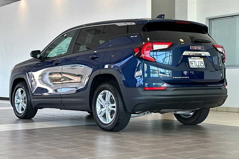 GMC Terrain Vehicle Full-screen Gallery Image 06