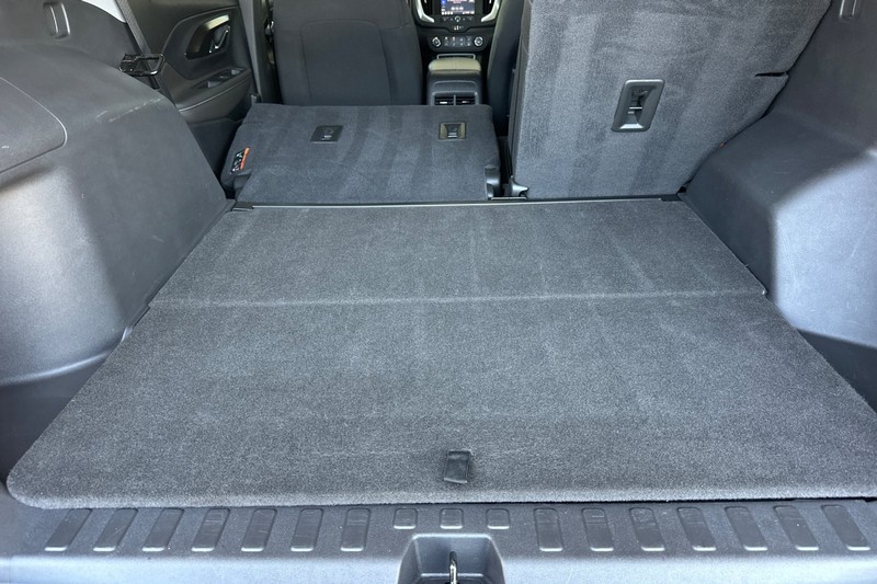 GMC Terrain Vehicle Full-screen Gallery Image 15