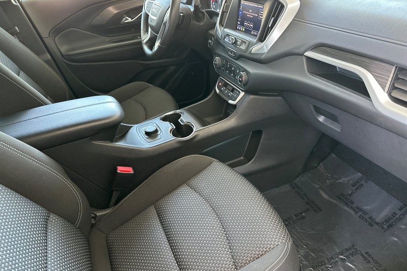 GMC Terrain Vehicle Full-screen Gallery Image 16