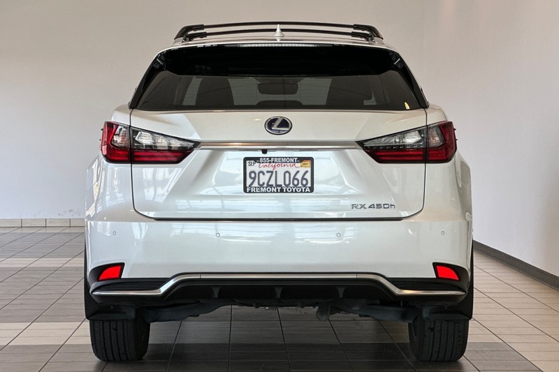 Lexus RX Vehicle Full-screen Gallery Image 05