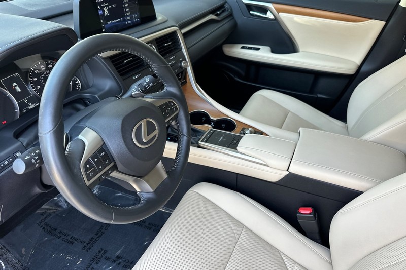 Lexus RX Vehicle Full-screen Gallery Image 10