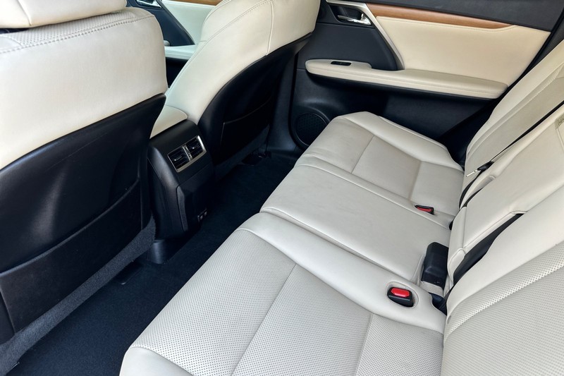 Lexus RX Vehicle Full-screen Gallery Image 12