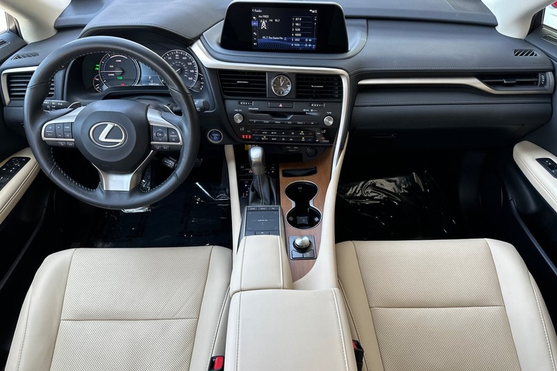 Lexus RX Vehicle Full-screen Gallery Image 13