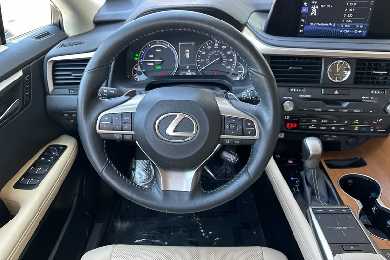 Lexus RX Vehicle Full-screen Gallery Image 14