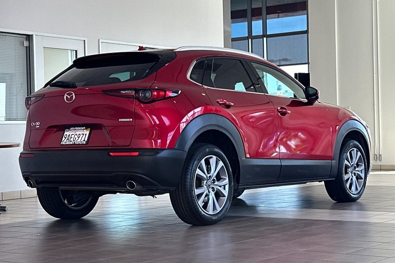 Mazda CX-30 Vehicle Full-screen Gallery Image 04