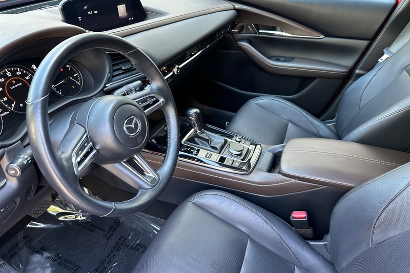 Mazda CX-30 Vehicle Full-screen Gallery Image 10