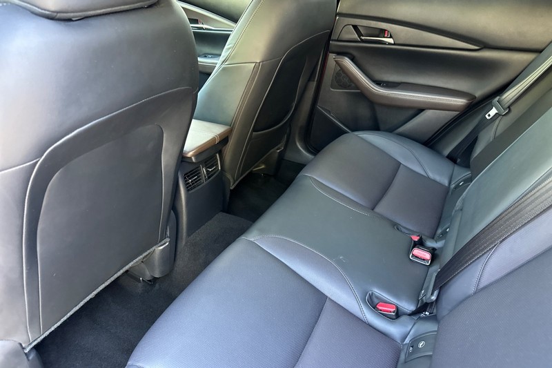 Mazda CX-30 Vehicle Full-screen Gallery Image 12