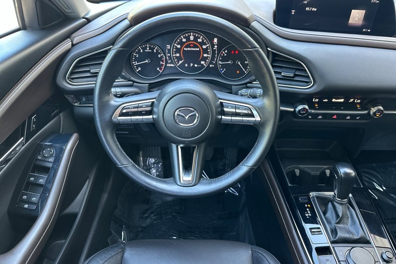 Mazda CX-30 Vehicle Full-screen Gallery Image 14
