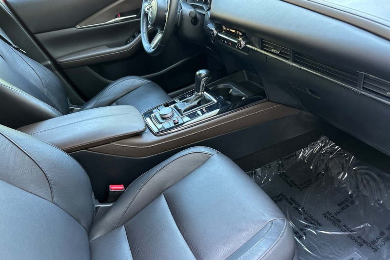 Mazda CX-30 Vehicle Full-screen Gallery Image 16