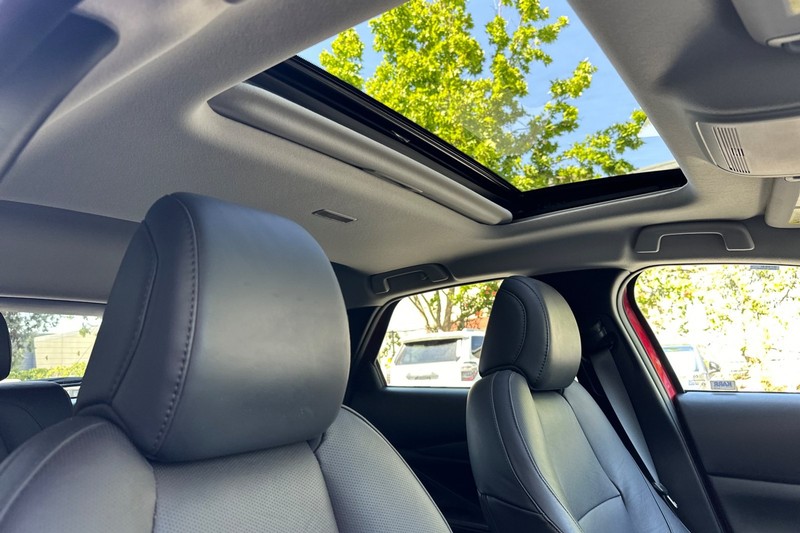 Mazda CX-30 Vehicle Full-screen Gallery Image 17