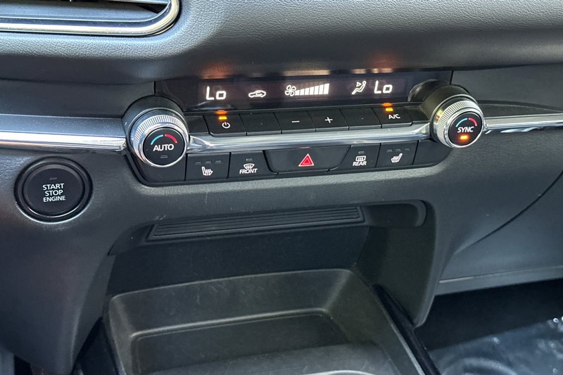 Mazda CX-30 Vehicle Full-screen Gallery Image 21