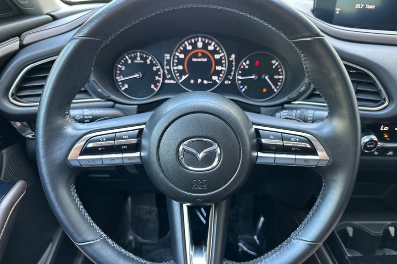 Mazda CX-30 Vehicle Full-screen Gallery Image 24