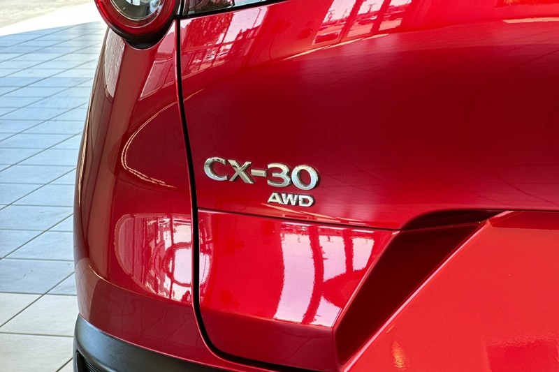 Mazda CX-30 Vehicle Full-screen Gallery Image 28