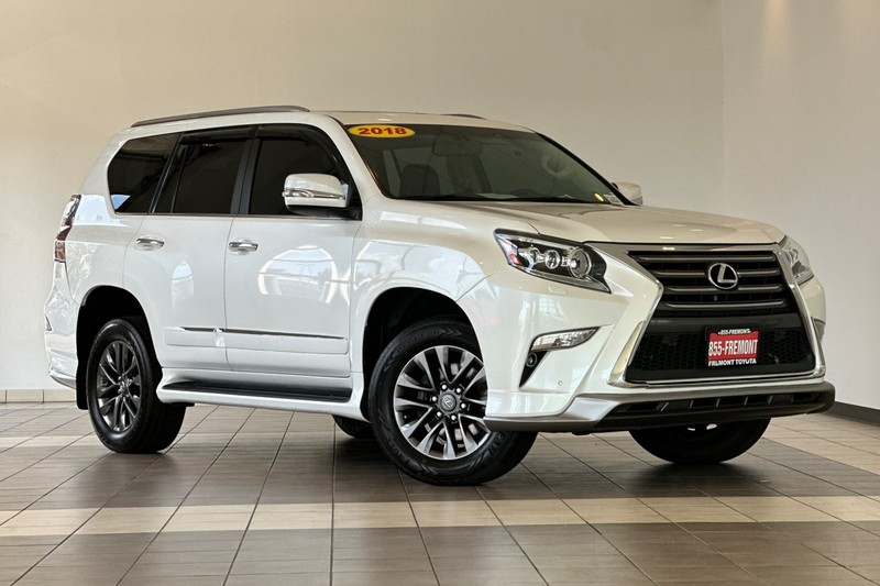 Lexus GX Vehicle Full-screen Gallery Image 02